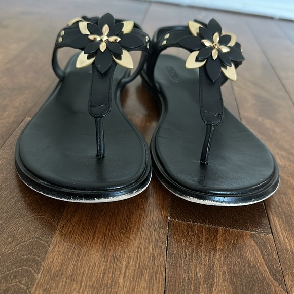 Michael Kors Heidi Floral Flat Thong Sandal Black size 7.5 - Picture 7 of 8